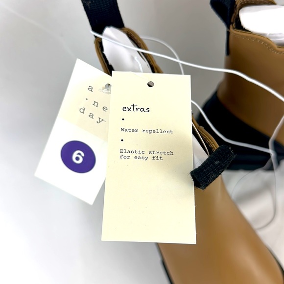 Trendy! Chunky sole 6” taupe and black ankle boots! A New Day! Faux Leat… - Picture 5 of 8